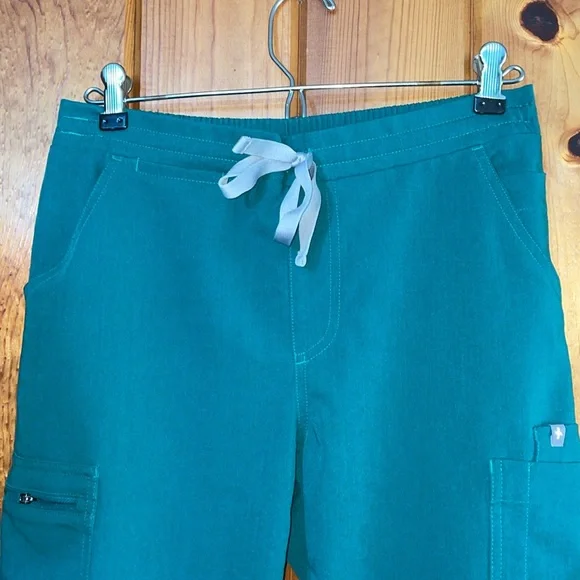Fig pants hunter green size XS/tall yola style lots of pockets nurse pants - Picture 8 of 14